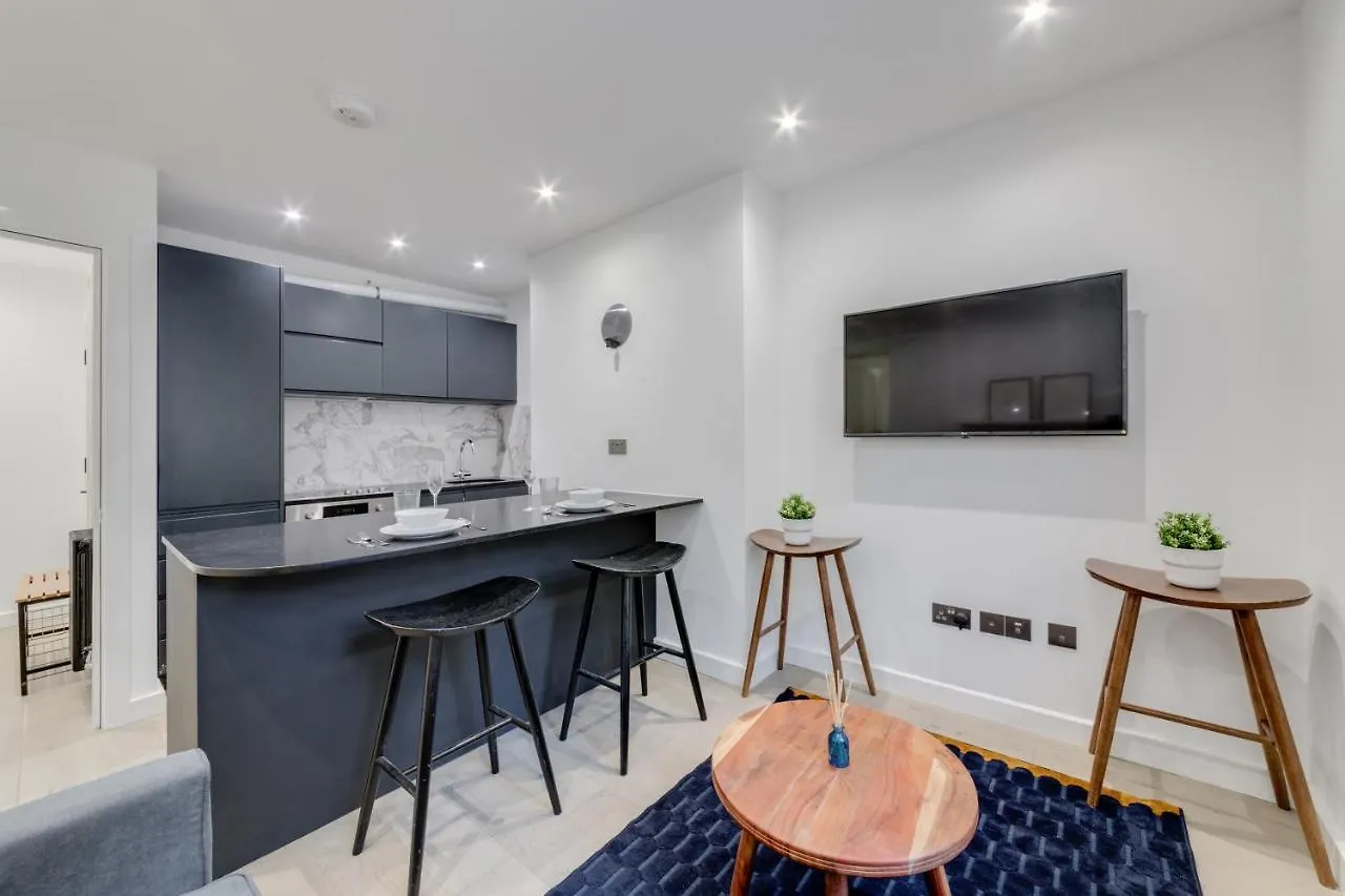 Deluxe 1 Bed Flat - Shoreditch, Aldgate & The City Of London 0*,  United Kingdom